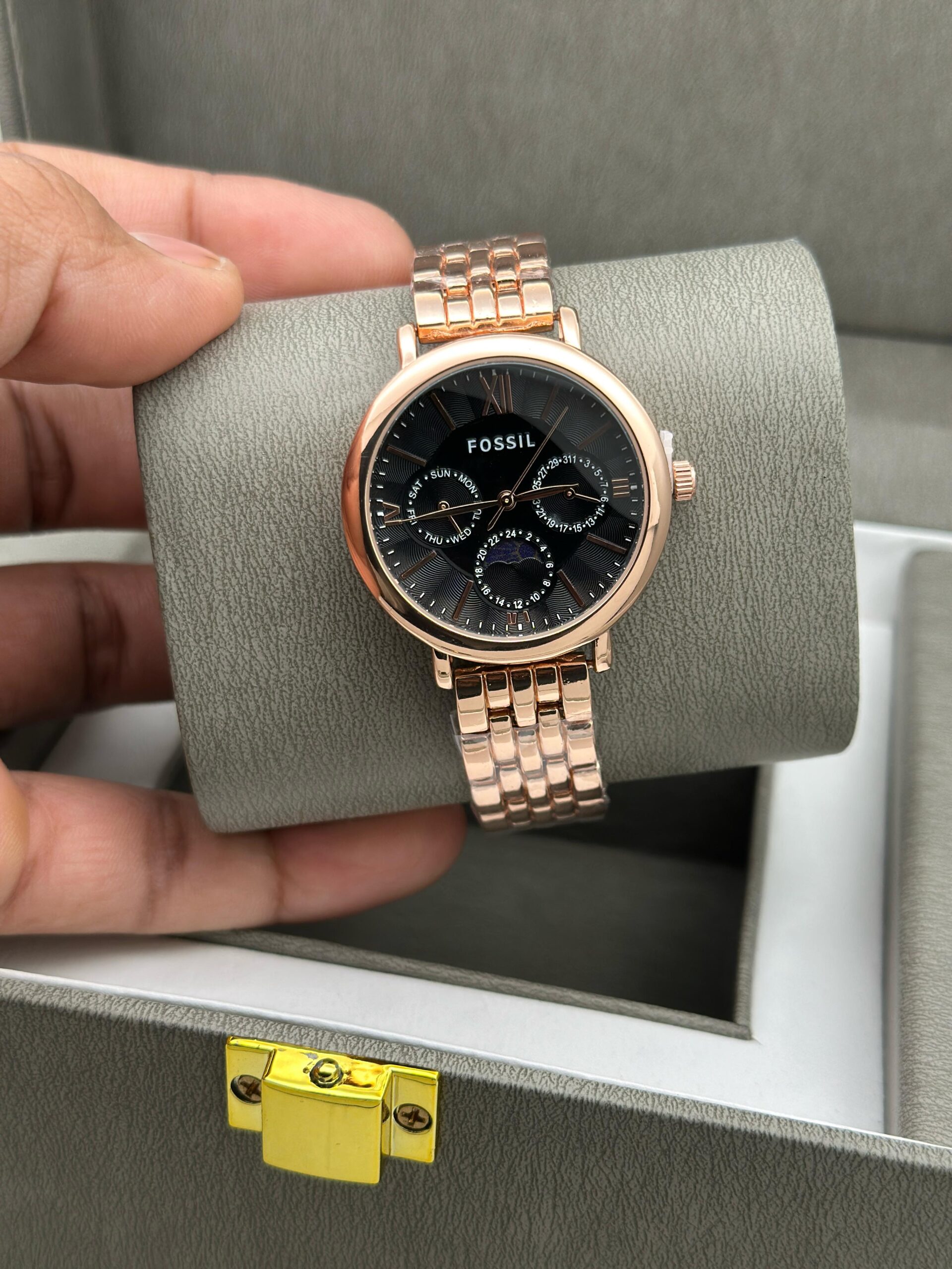 FOSSIL WOMENS PREMIUM WATCH ESPECIALLY CRAFTED FROM EVERYONE ALL TIME USE