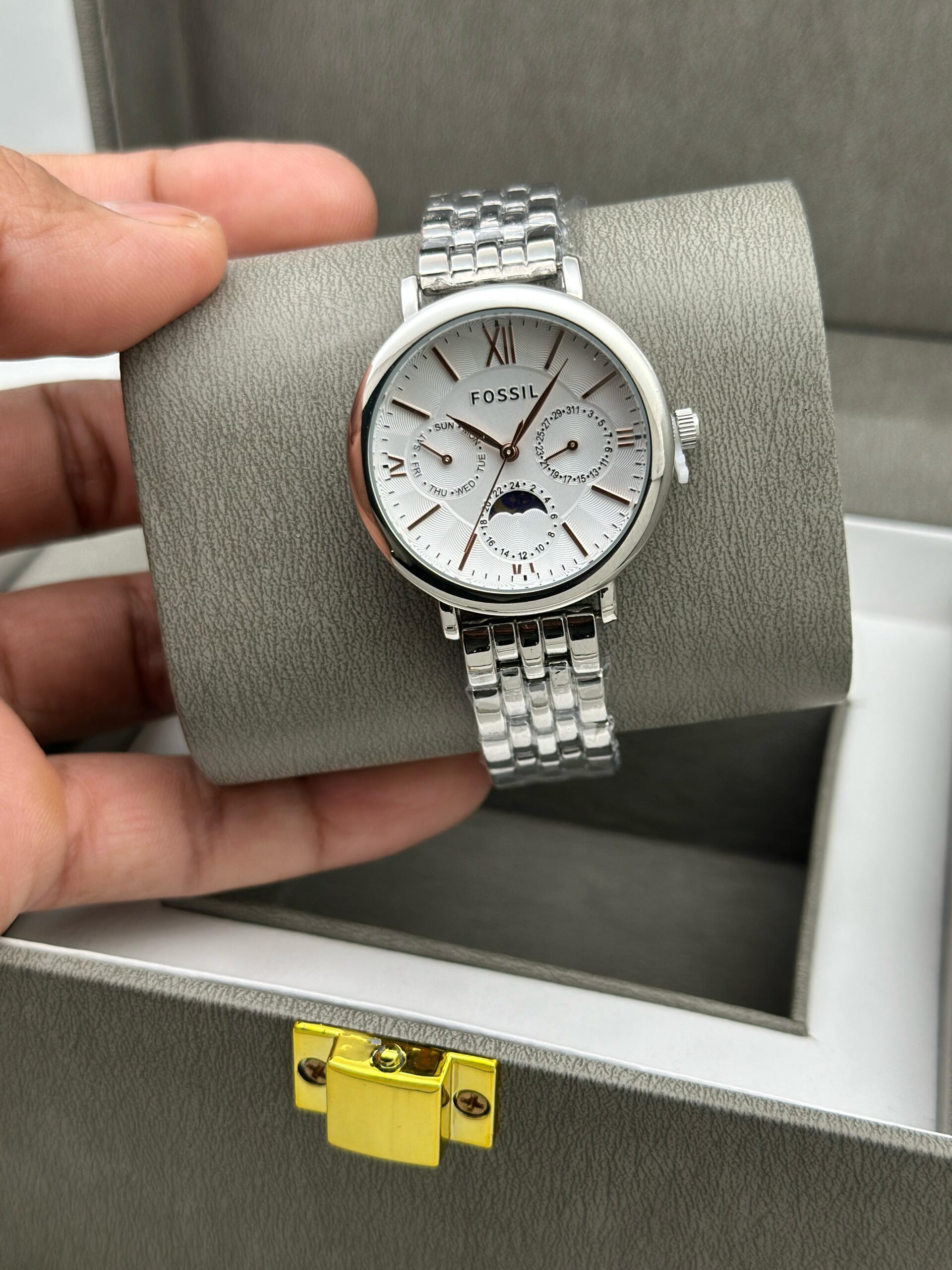 FOSSIL WOMENS PREMIUM WATCH ESPECIALLY CRAFTED FROM EVERYONE ALL TIME USE