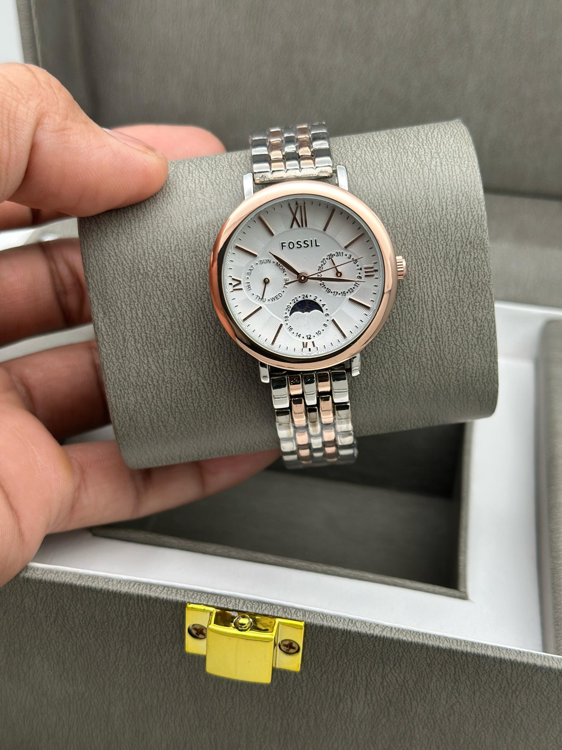 FOSSIL WOMENS PREMIUM WATCH ESPECIALLY CRAFTED FROM EVERYONE ALL TIME USE