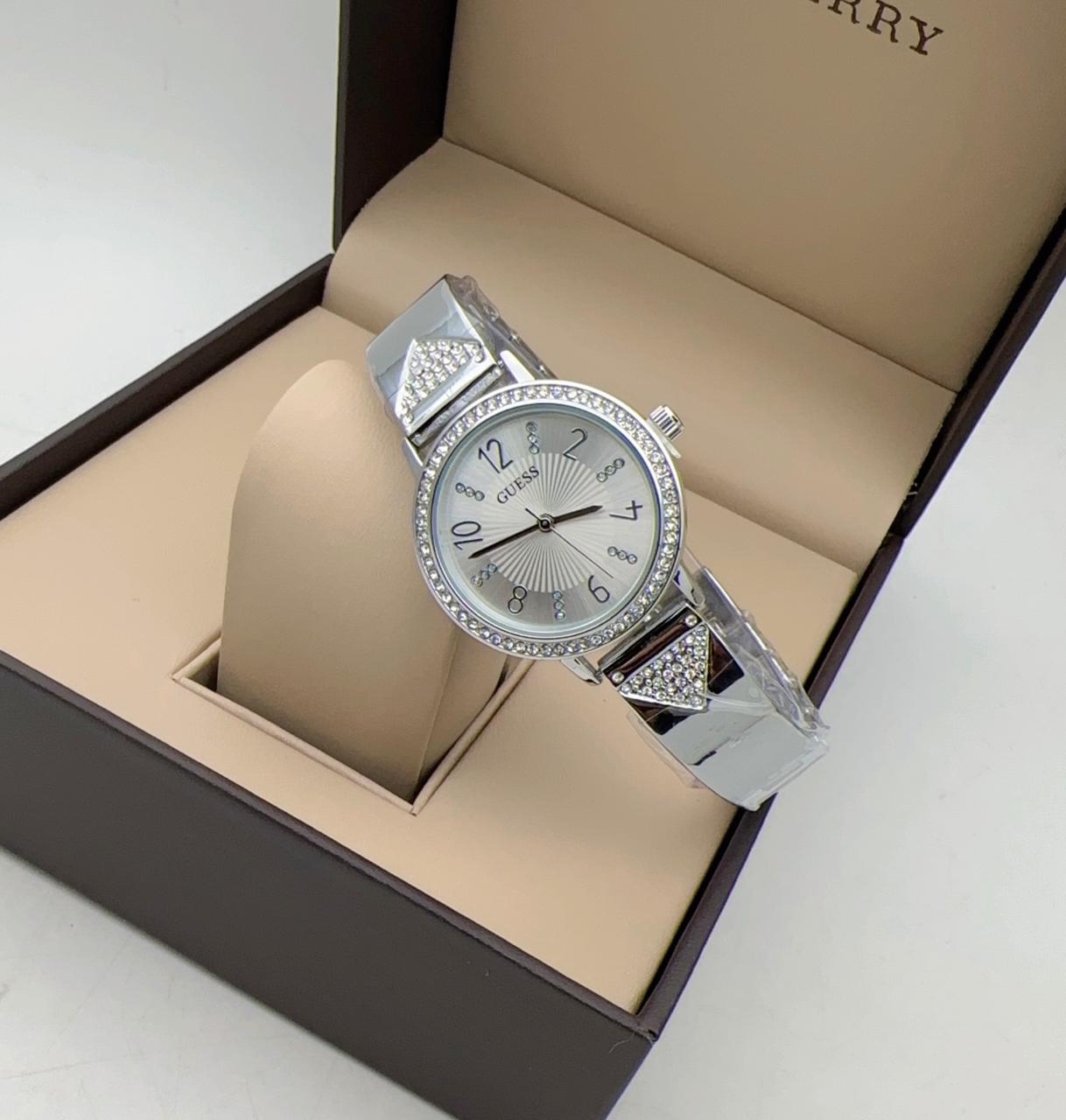 GUESS STAINLESS STEEL PLAIN NO DESIGNED WOMENS PREMIUM WATCH