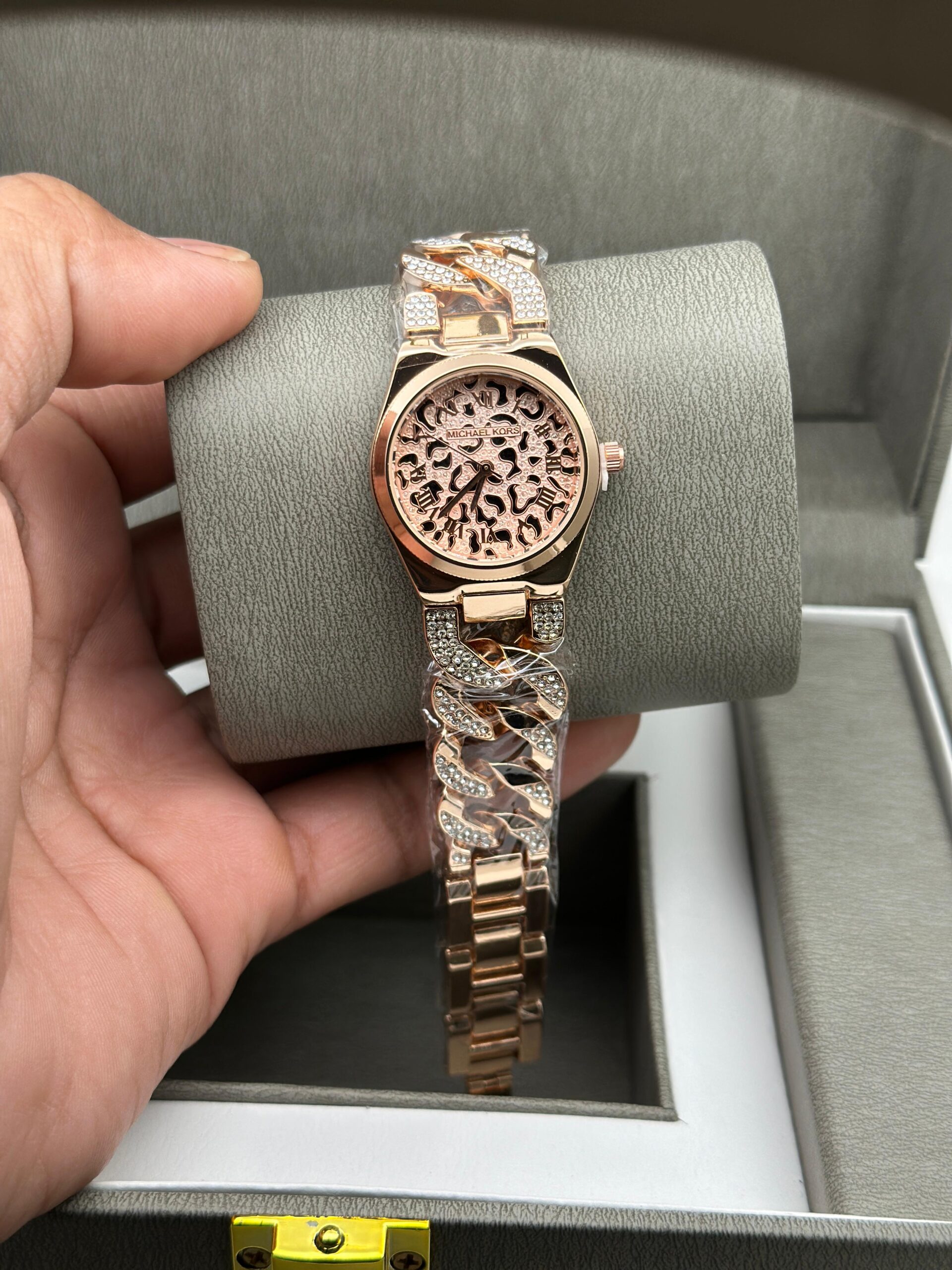 MICHEL KORS WOMENS PREMIUM WATCH STAINLESS STEEL LESS WEIGHT