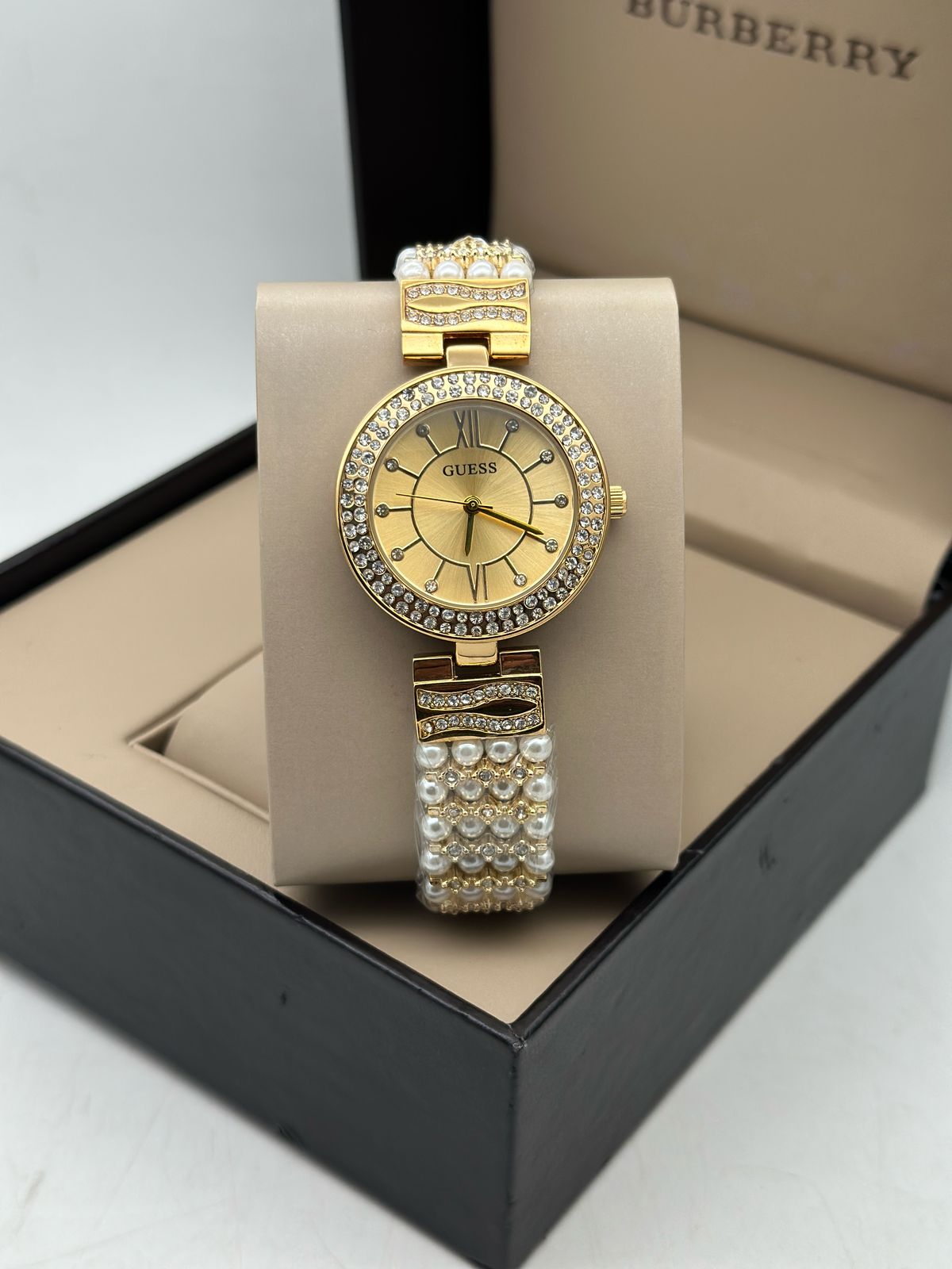 GUESS STAINLESS STEEL PLAIN NO DESIGNED WOMENS PREMIUM WATCH