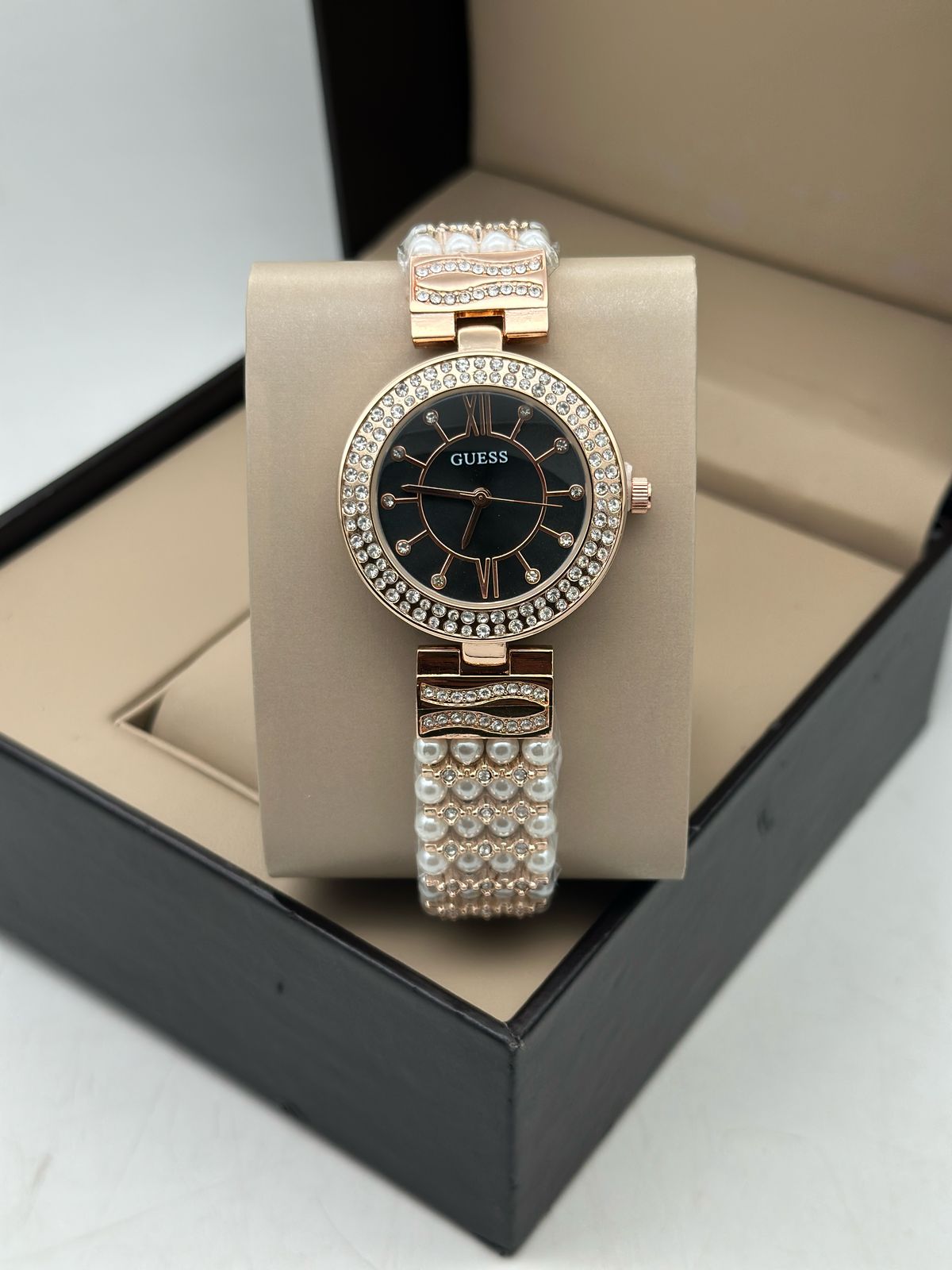 GUESS STAINLESS STEEL PLAIN NO DESIGNED WOMENS PREMIUM WATCH