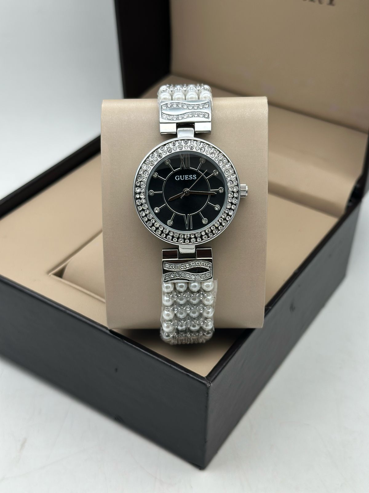 GUESS STAINLESS STEEL PLAIN NO DESIGNED WOMENS PREMIUM WATCH