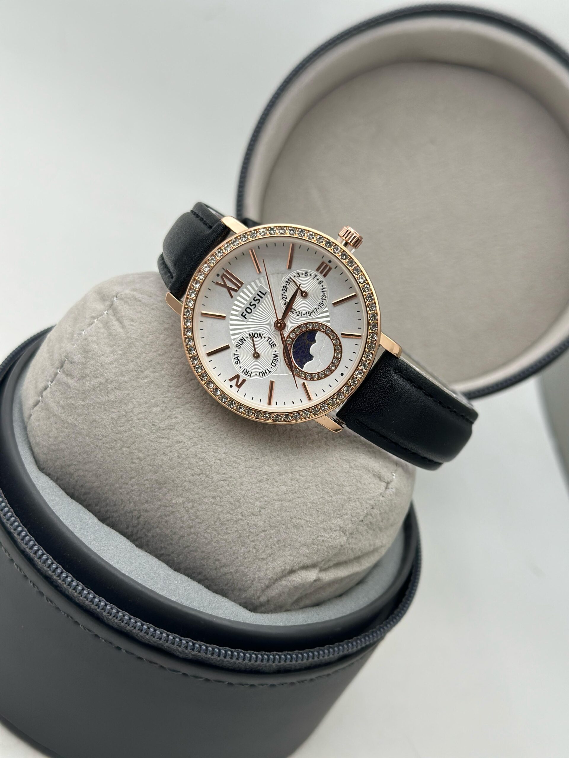 FOSSIL SILICON STRAP WOMENS PREMIUM CRYTSAL COVERED WATCH FOR WOMENS ALL MATCHED