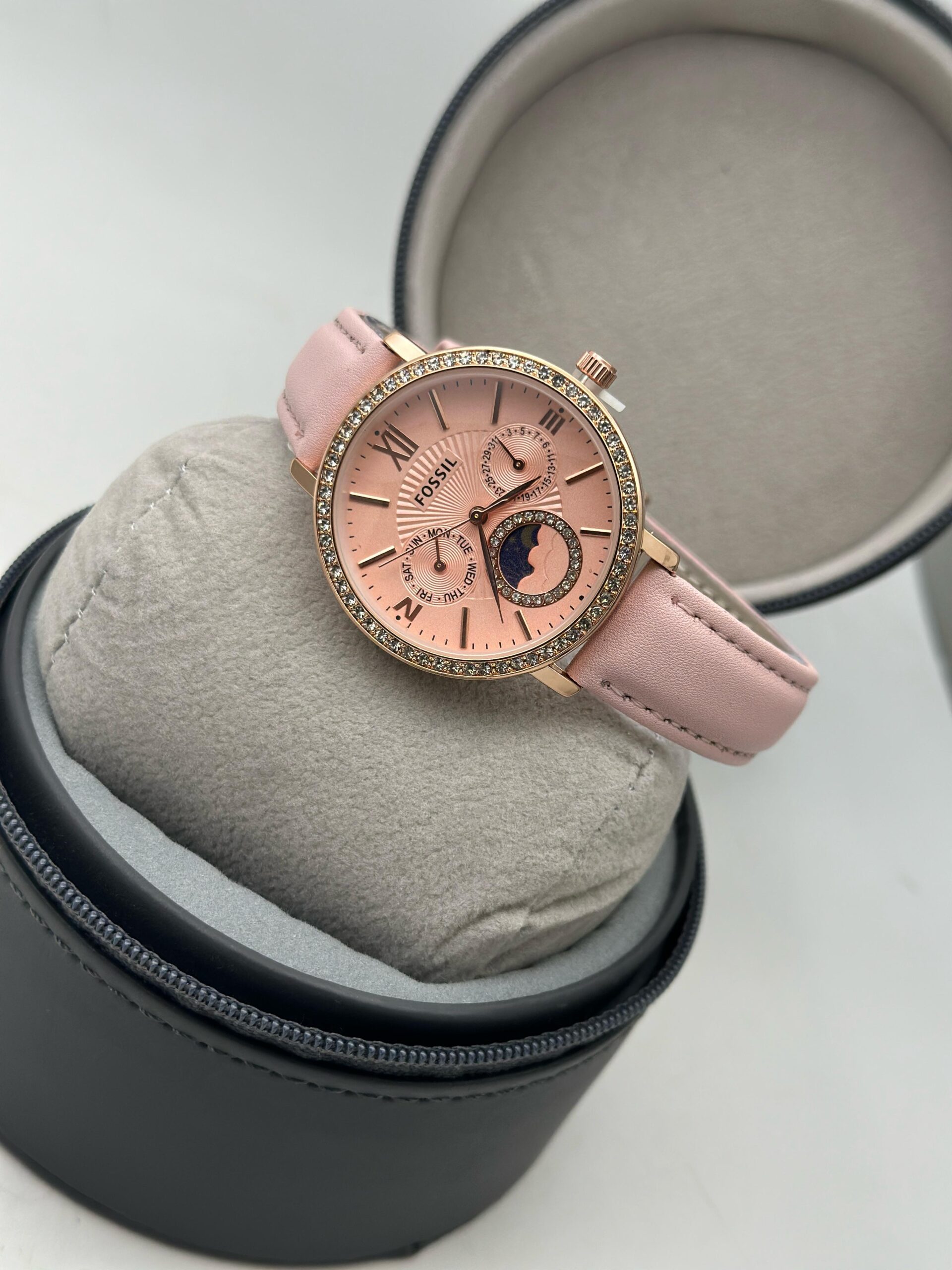 FOSSIL SILICON STRAP WOMENS PREMIUM CRYTSAL COVERED WATCH FOR WOMENS ALL MATCHED