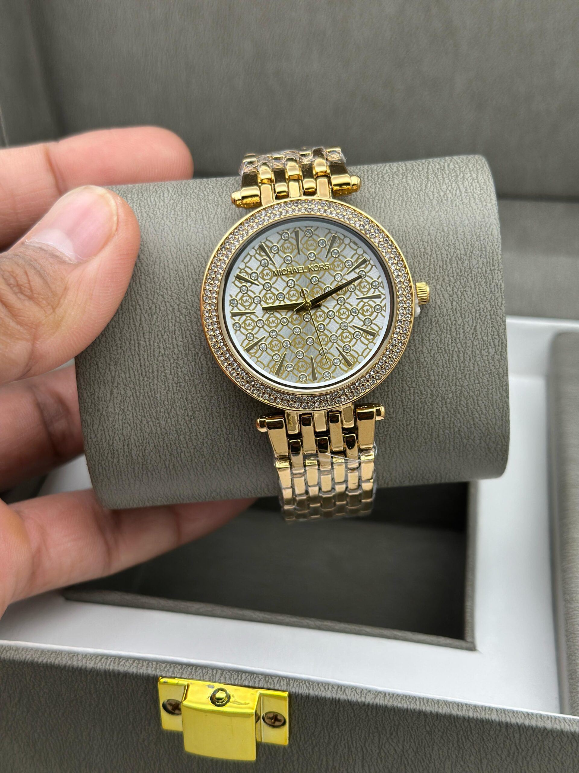 MICHEL KORS WOMENS CRYTSAL RAINBOW EDITION WOMENS PREMIUM WATCH ALL MATCHED