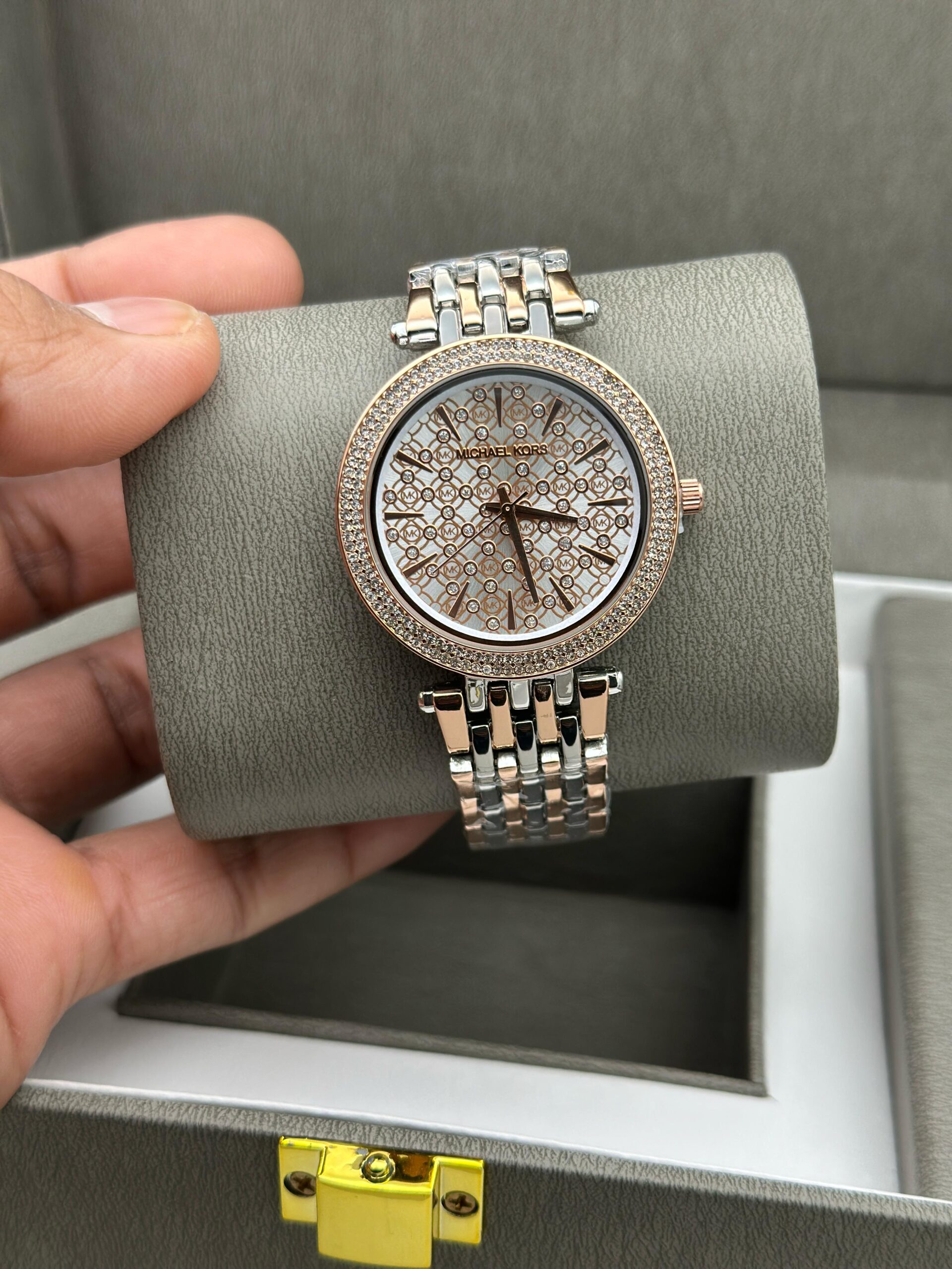 MICHEL KORS WOMENS CRYTSAL RAINBOW EDITION WOMENS PREMIUM WATCH ALL MATCHED