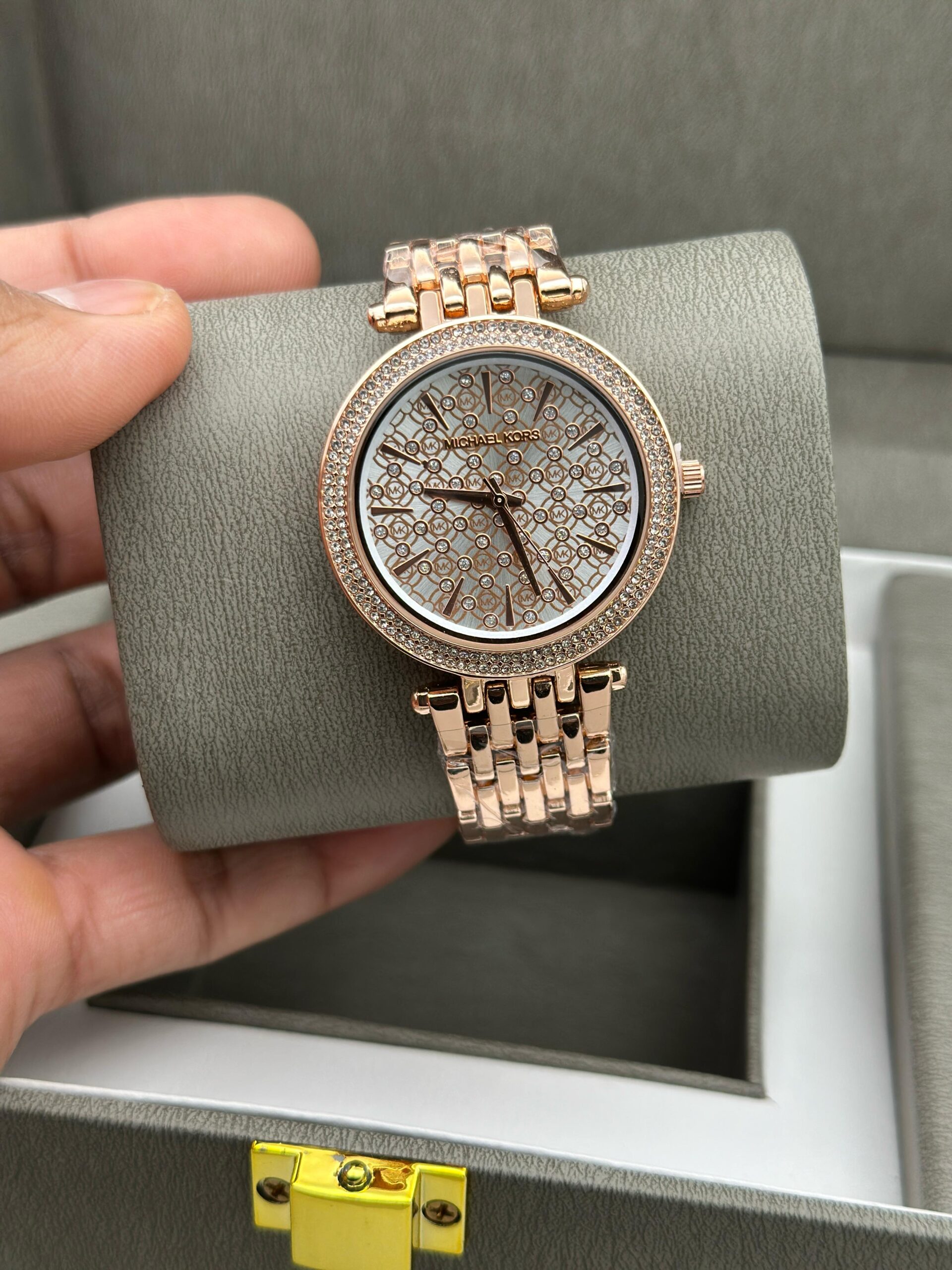 MICHEL KORS WOMENS CRYTSAL RAINBOW EDITION WOMENS PREMIUM WATCH ALL MATCHED