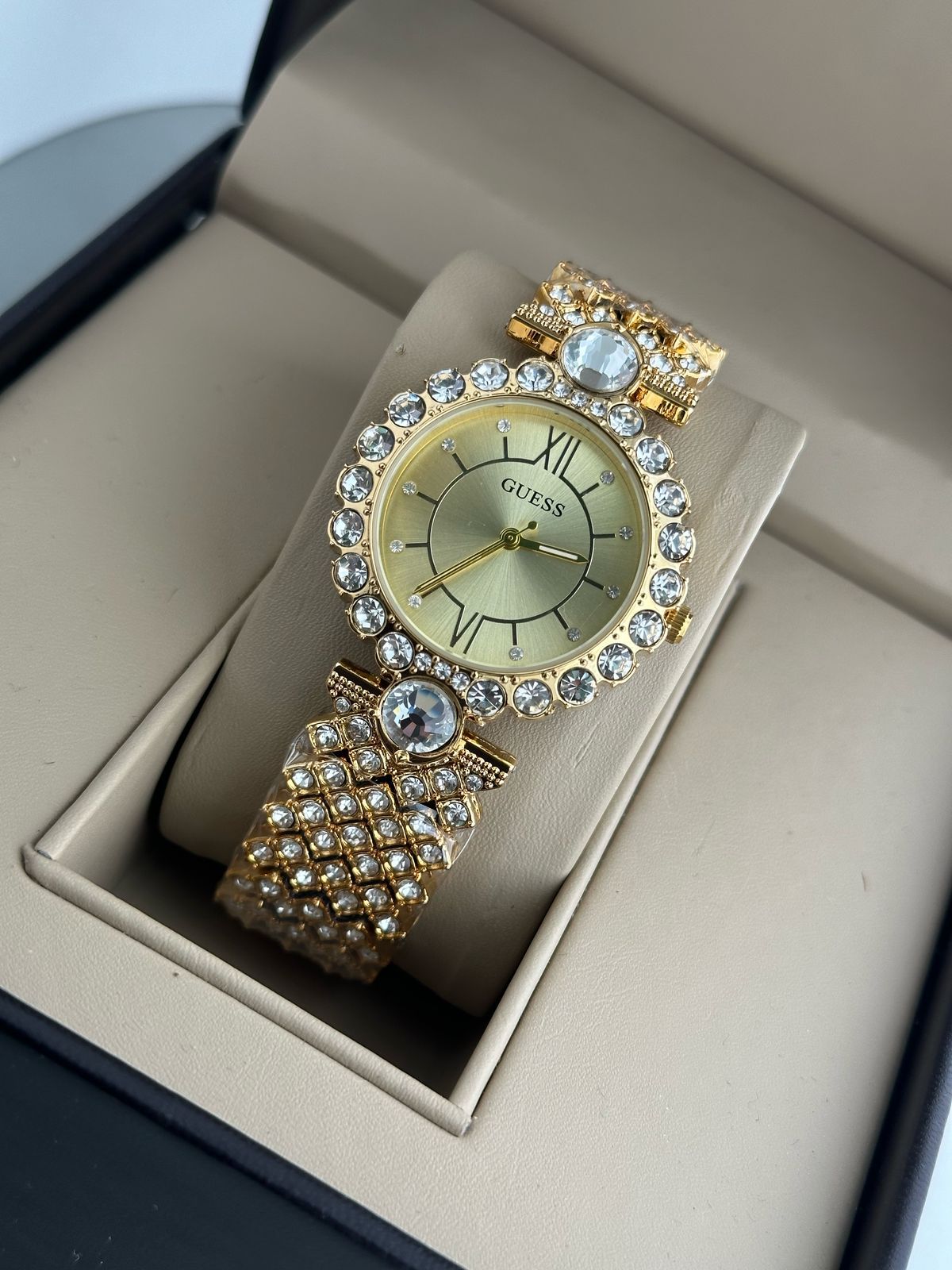 GUESS FLOWER EDITION CIRCLE DIAL WOMENS PREMIUM WATCH