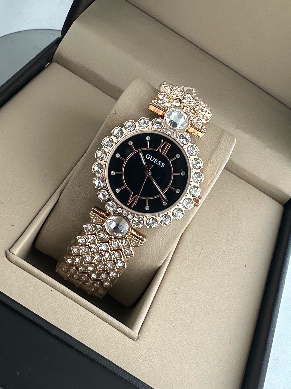 GUESS FLOWER EDITION CIRCLE DIAL WOMENS PREMIUM WATCH