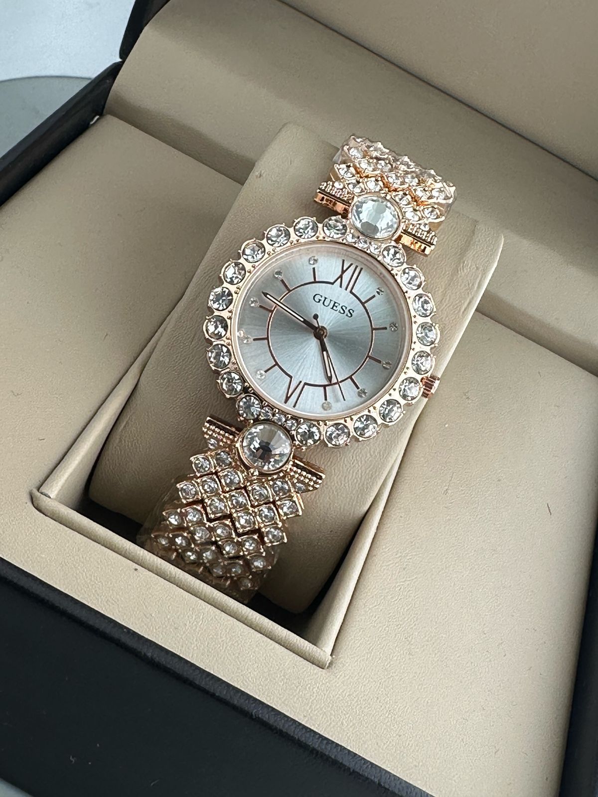 GUESS FLOWER EDITION CIRCLE DIAL WOMENS PREMIUM WATCH