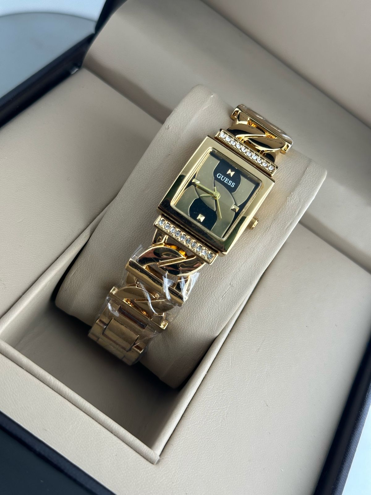 GUESS WOMENS ROYAL LATEST EDITION WOMENS PREMIUM WATCH