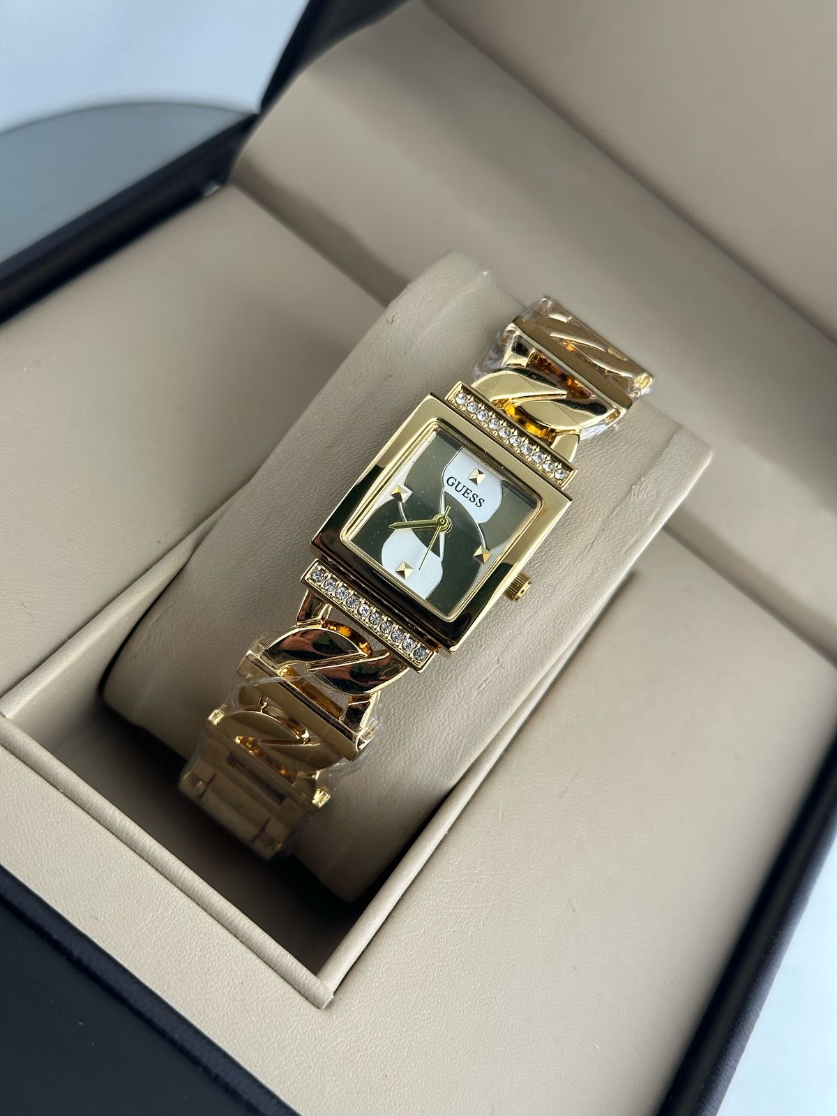 GUESS WOMENS ROYAL LATEST EDITION WOMENS PREMIUM WATCH