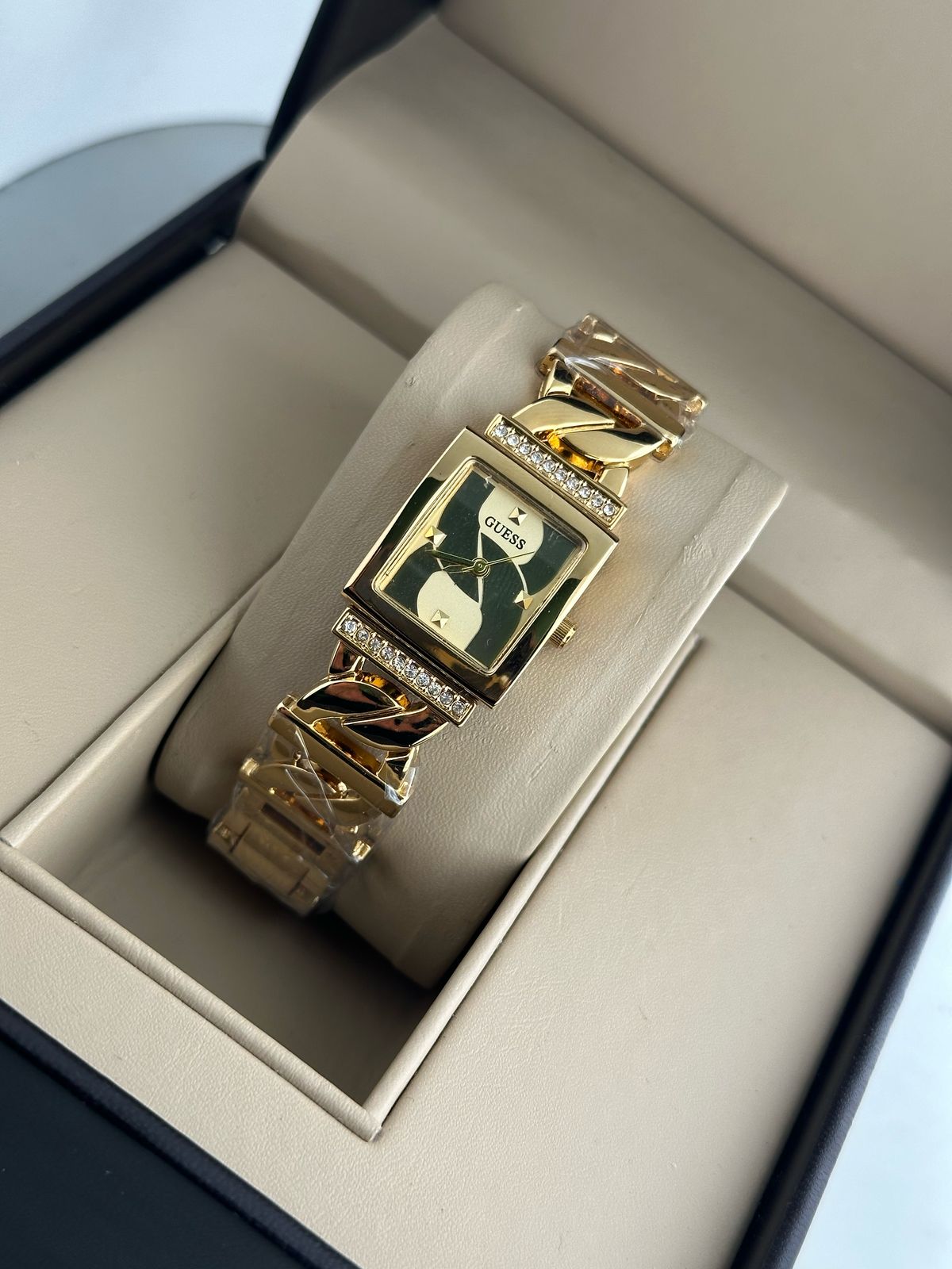 GUESS WOMENS ROYAL LATEST EDITION WOMENS PREMIUM WATCH