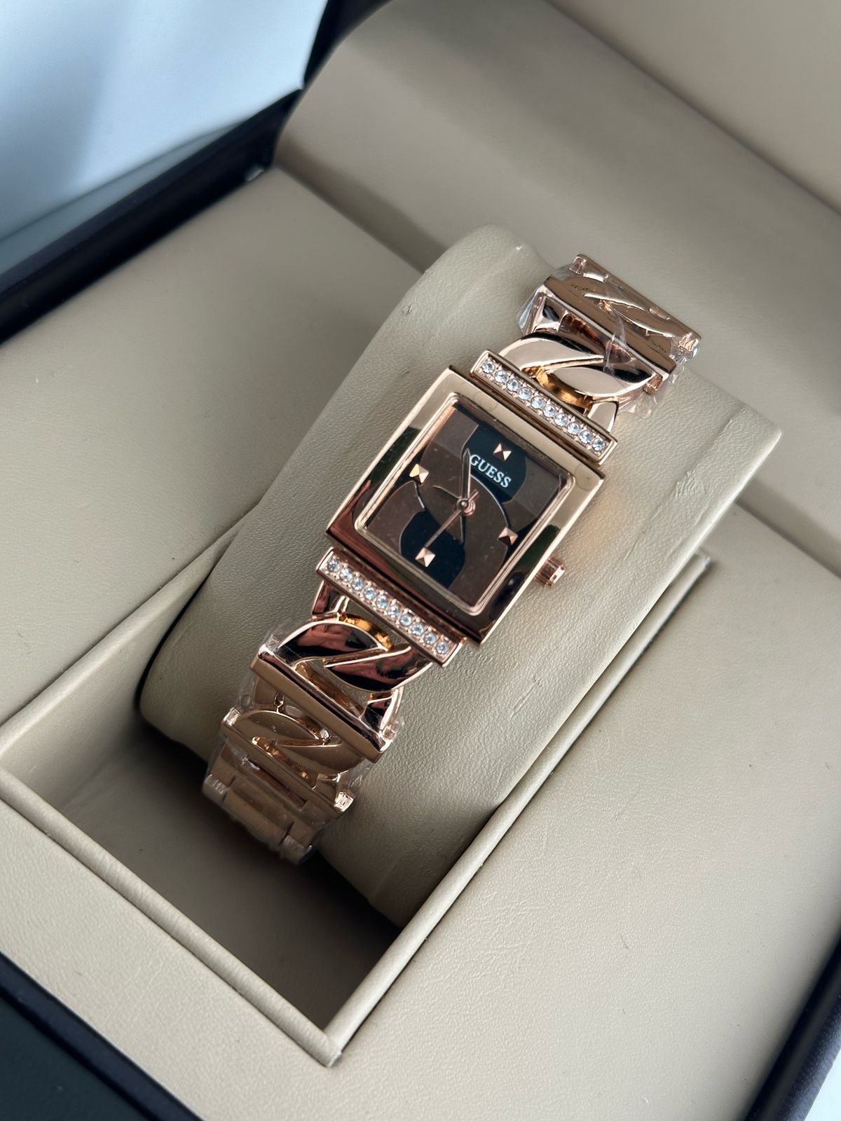 GUESS WOMENS ROYAL LATEST EDITION WOMENS PREMIUM WATCH